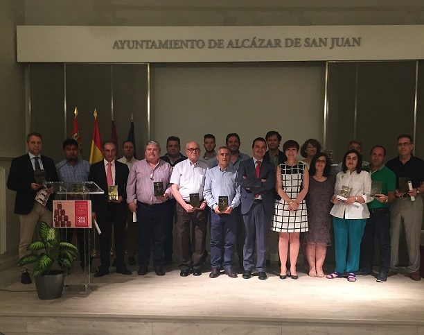 Las bodegas premiadas por sus vinos en el VII Concurso Regional ‘Tierra del Quijote’ recogieron sus galardones