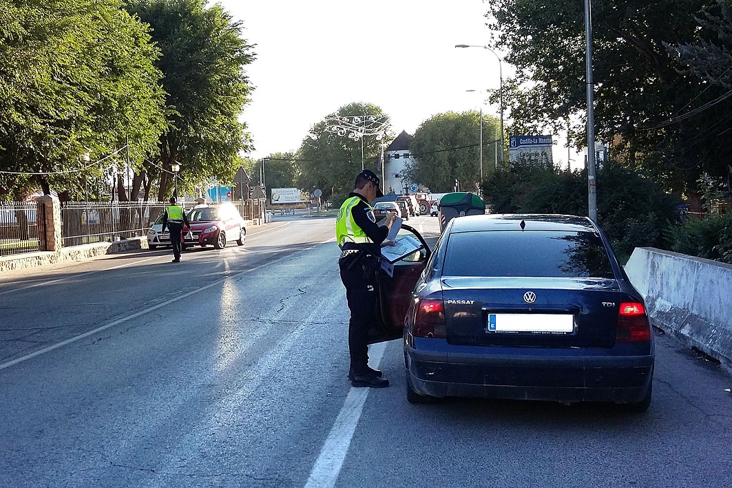 La Policía Local de Argamasilla de Alba supervisa 560 vehículos durante la campaña especial de control sobre uso del cinturón de seguridad y SRI
