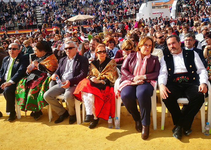 El Gobierno de Castilla-La Mancha muestra su apoyo a la fiesta del Mayo Manchego de Pedro Muñoz