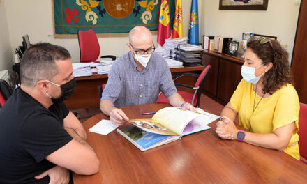 La Casa de Medrano aumenta su colección de quijotes con la donación de una edición escrita en guaraní