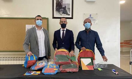 La Caixa entrega material escolar en Alcázar a familias vulnerables