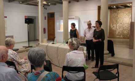 El Museo Municipal acoge la presentación de «Di-versos», la nueva obra bilingüe de Elvira Perpinya