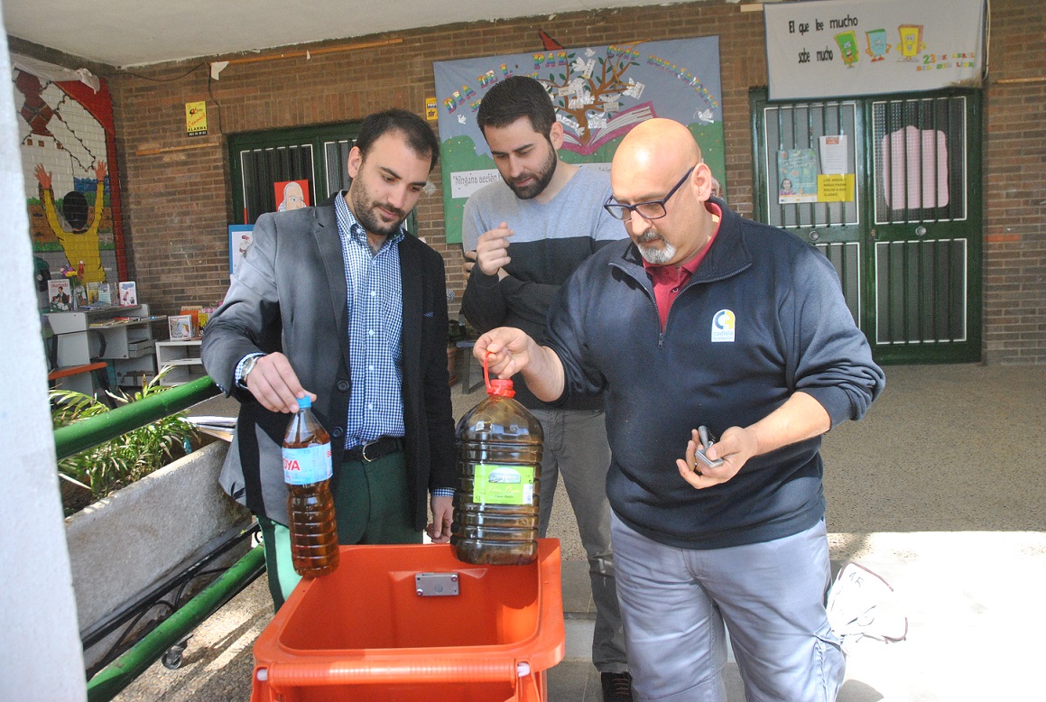 Medio Ambiente pone en marcha un concurso de recogida de aceite usado entre los colegios de Tomelloso