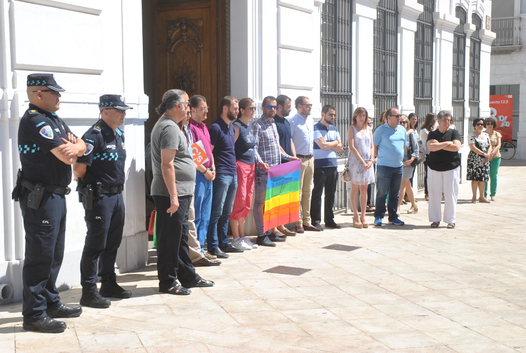 El Ayuntamiento de Tomelloso condena el atentado de Orlando con un minuto de silencio