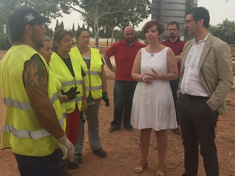 El presidente provincial visitó en Alcázar algunas de las obras y actuaciones que se están llevando a cabo con personal contratado a través del Plan Especial de Empleo