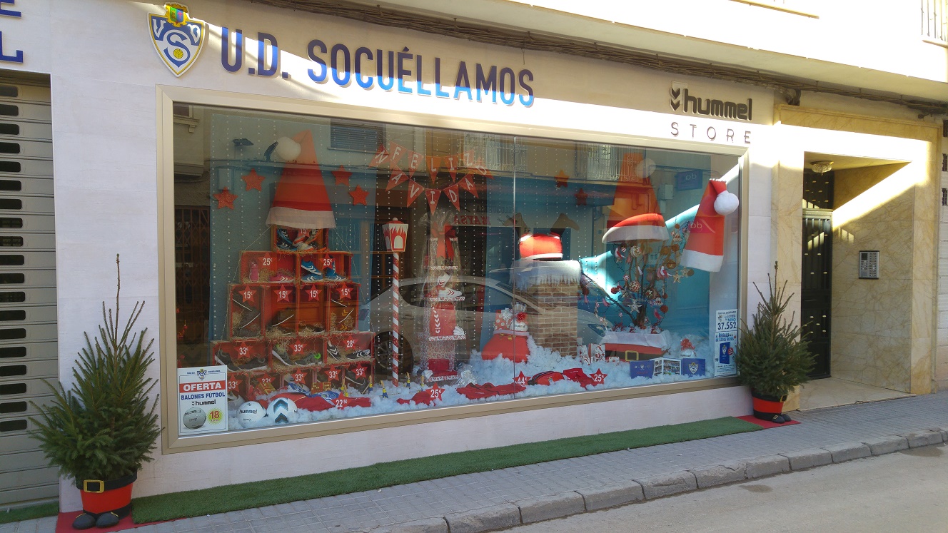 La tienda oficial de la UD Socuéllamos vence en el concurso local de escaparates de Navidad
