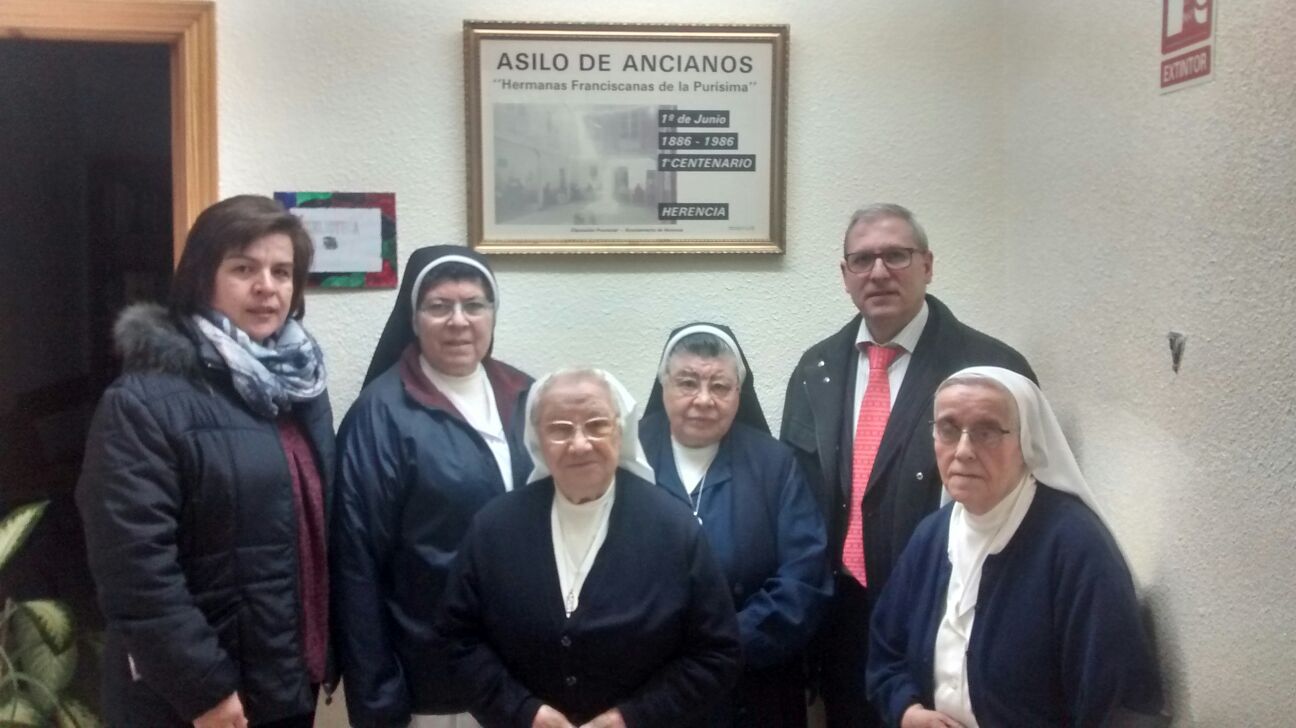 La obra social “La Caixa” renueva su convenio con la Hermandad de “Los Moraos” de Herencia