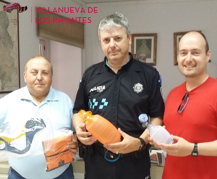 Villanueva de los Infantes hace entrega de material de primeros auxilios a la Agrupación de Protección Civil, Policía Local y Área de Deportes