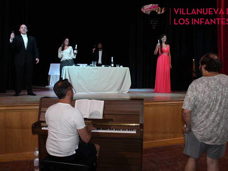 Máxima expectación ante el estreno en Villanueva de los Infantes de la Ópera ‘La Traviata’