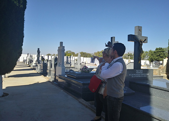 Este año el Ayuntamiento habilita un servicio gratuito de autobús para facilitar que los vecinos acudan al cementerio el Día de Todos los Santos
