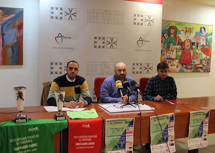El concejal de Deportes asiste a la presentación de la XXX Carrera Popular Cirilo Ramiro Jiménez