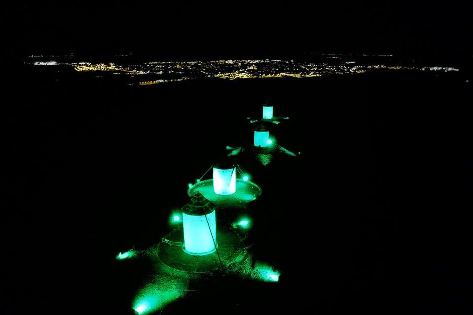 Los molinos de viento se iluminarán de verde el día 21 por el Día Mundial del ELA