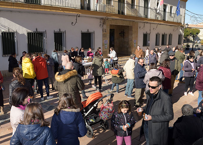AFANION recibe los 445 euros recogidos en las Choco-Campanadas Solidarias de Argamasilla de Alba