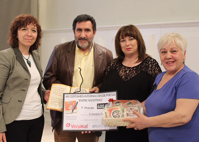 Entregados los premios del XIII Certamen Internacional de Poesía “Entre Nosotr@s” organizado por las amas de casa