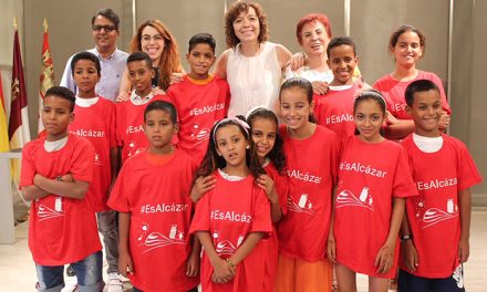 El Ayuntamiento de Alcázar recibe a los pequeños saharauis del programa “Vacaciones en Paz”