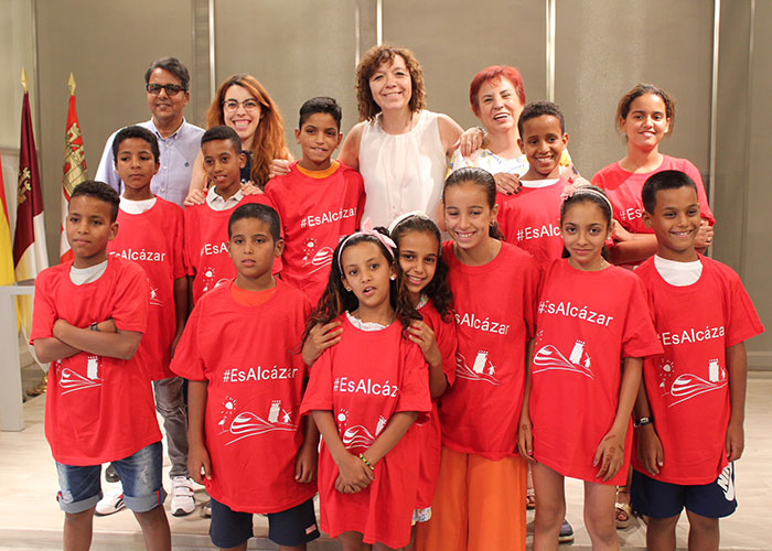 El Ayuntamiento de Alcázar recibe a los pequeños saharauis del programa “Vacaciones en Paz”