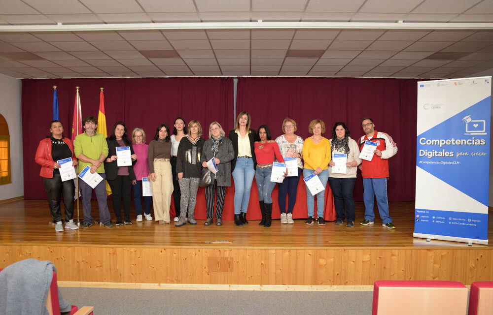 La Concejalía de Servicios Sociales entregó los diplomas de la acción formativa en Competencias Digitales