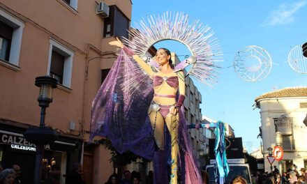 <strong>Más de 600 participantes en el Gran Desfile de Comparsas y Carrozas del Carnavalcázar 2022</strong>