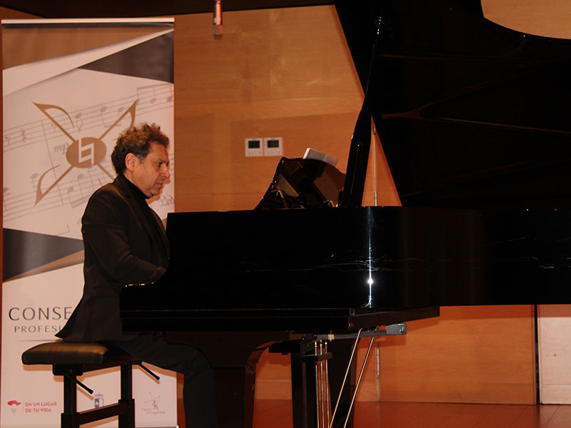 <strong>El pianista Diego Ramos da comienzo a la gira de la última composición de José Zárate en Alcázar de San Juan</strong>