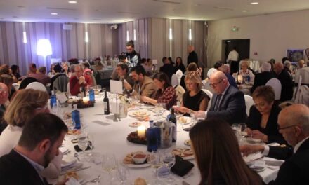 La Asociación Española Contra el Cáncer celebra su cena de Navidad solidaria