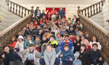 Los niños y niñas del CEIP El Santo visitan el Ayuntamiento junto con la alcaldesa