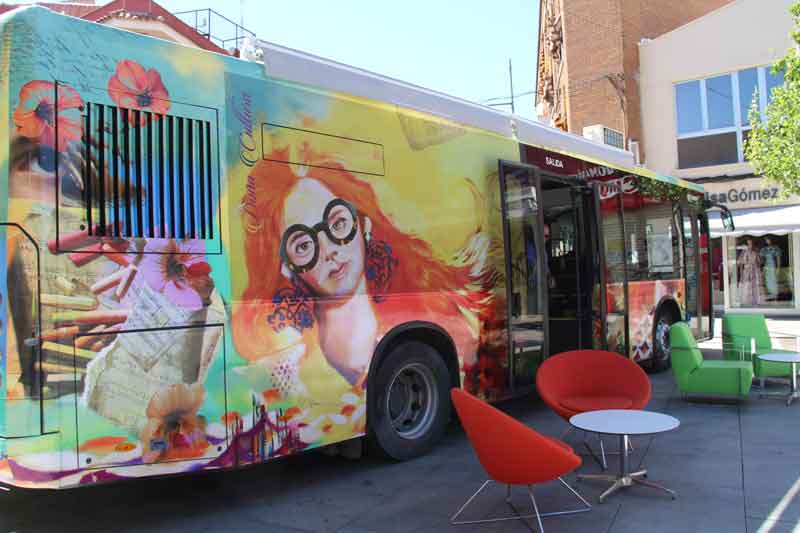 El proyecto de Bus Cultural de Alcázar de San Juan sale a la luz con motivo del Día del Libro