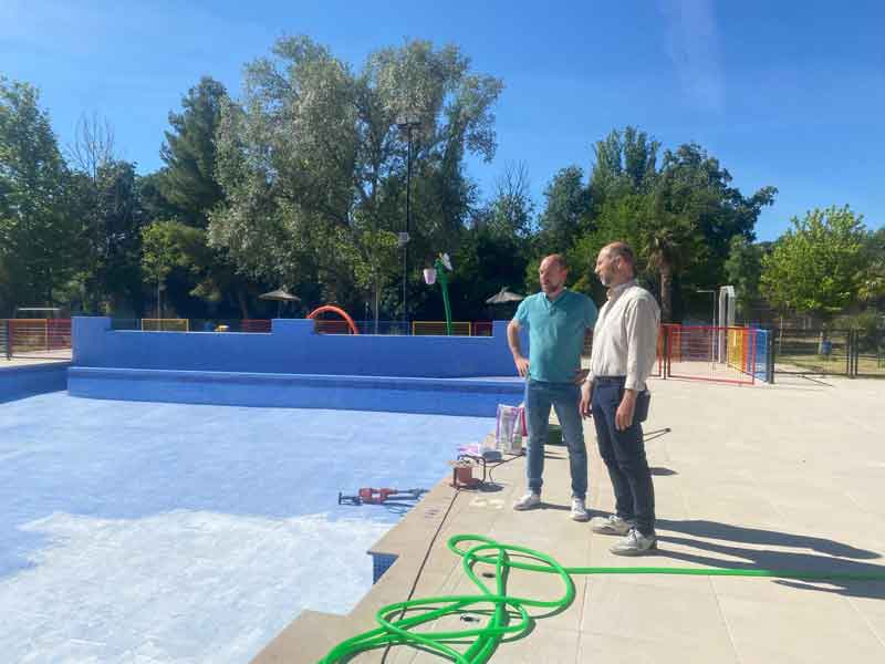 Se ultiman los trabajos de mantenimiento y puesta a punto de la Piscina Municipal para su apertura el próximo 14 de junio
