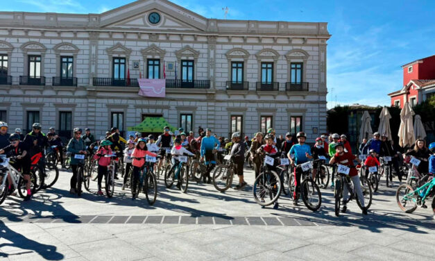 La X Ruta Ciclista de las Jornadas de Cine Solidario recorre las calles de Alcázar de San Juan